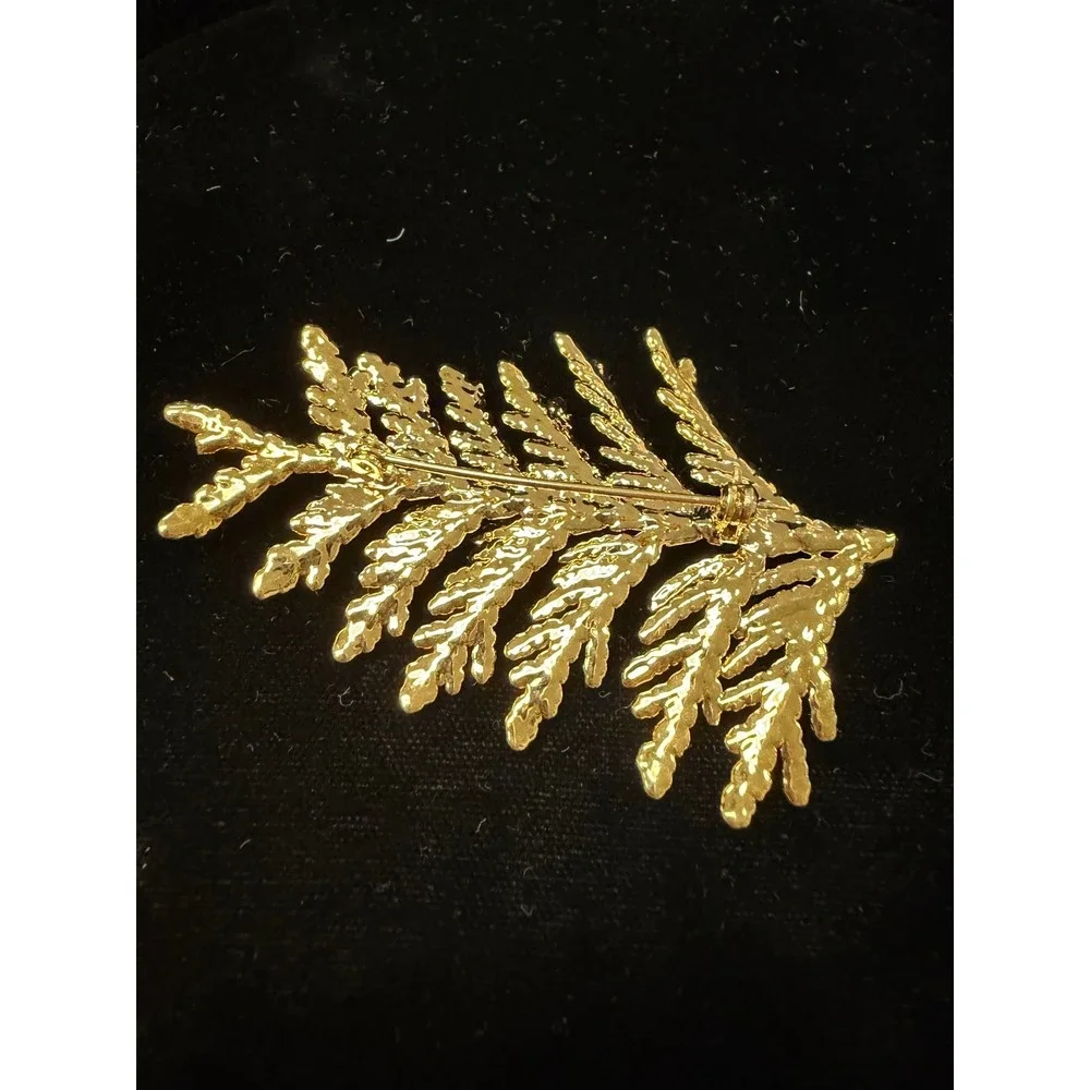 Vintage Gold Tone Cedar Branch Brooch Textured Nature Leaf Pin Accessory